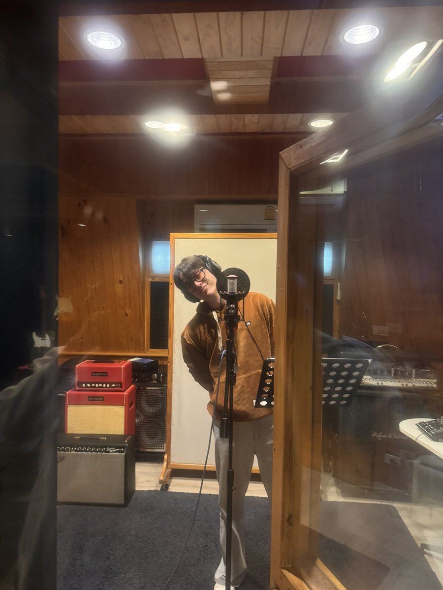 gawincaskey's tweet photo. Ever After recording session

#MyGoldenBloodEP8 https://t.co/UvUQLdpAM9