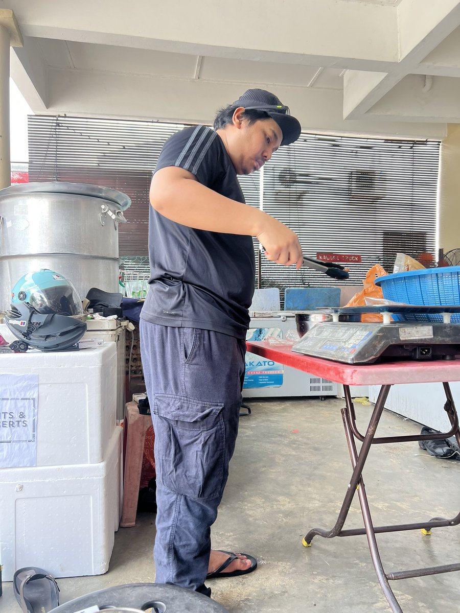 Brader nak gerak bikepacking July ni luar negara. Nekad part time dengan Kaloori sampai duit cukup