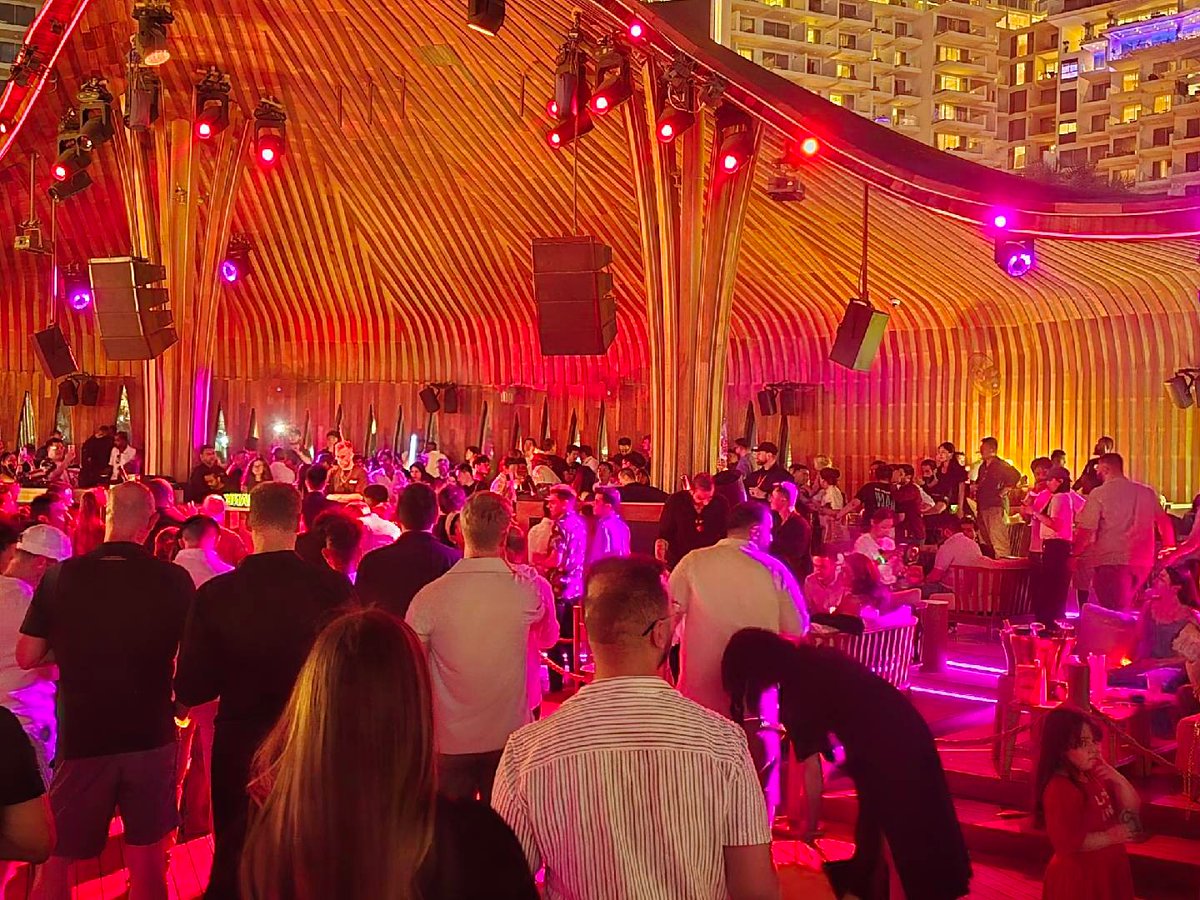 CESS_Storage's tweet image. What a day in Dubai! ☀️

Team #CESS made the rounds at major events including Agents Day at #Token2049 @epicagentsday and 1001 Crypto Nights.  @LBank_Exchange @MemeCore_ORG @Shibtoken

From #AI agents to #DePIN adoption, we’re thrilled to see growing momentum across sectors — and…