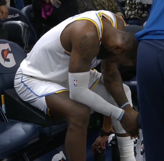 LakeShowYo tweet media