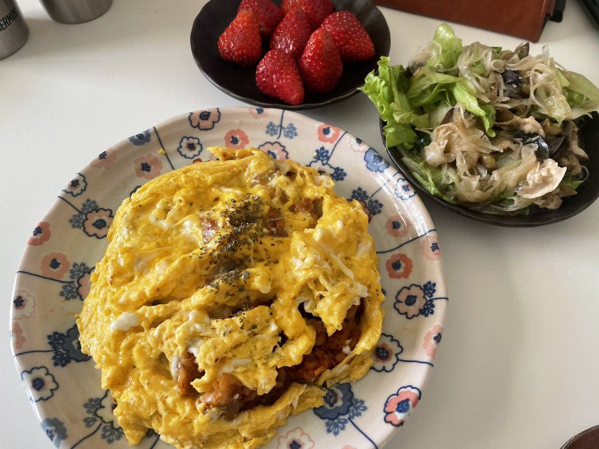 このゴールデンウィークは沢山飯を作って沢山絵を描く予定で沢山食材を買ってきた〜！食材リストを作って献立を組み立てていくのが楽しい〜食材だけ買ってそこから決めていくのが好きです。