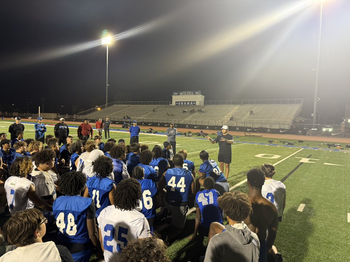 Coach Wiz (@coach_wiz3) on Twitter photo Appreciate <a href="/Mikey_Keene/">Mikey Keene</a> <a href="/UMichFootball/">Michigan Football</a> QB, coming out tonight to practice, and speaking to the team. #ThePACK #INAM <a href="/chandler_wolves/">Chandler High Football Boosters</a> <a href="/SOC_CHSWOLVES/">Chandler HS Athletics</a> Appreciate <a href="/Mikey_Keene/">Mikey Keene</a> <a href="/UMichFootball/">Michigan Football</a> QB, coming out tonight to practice, and speaking to the team. #ThePACK #INAM <a href="/chandler_wolves/">Chandler High Football Boosters</a> <a href="/SOC_CHSWOLVES/">Chandler HS Athletics</a>