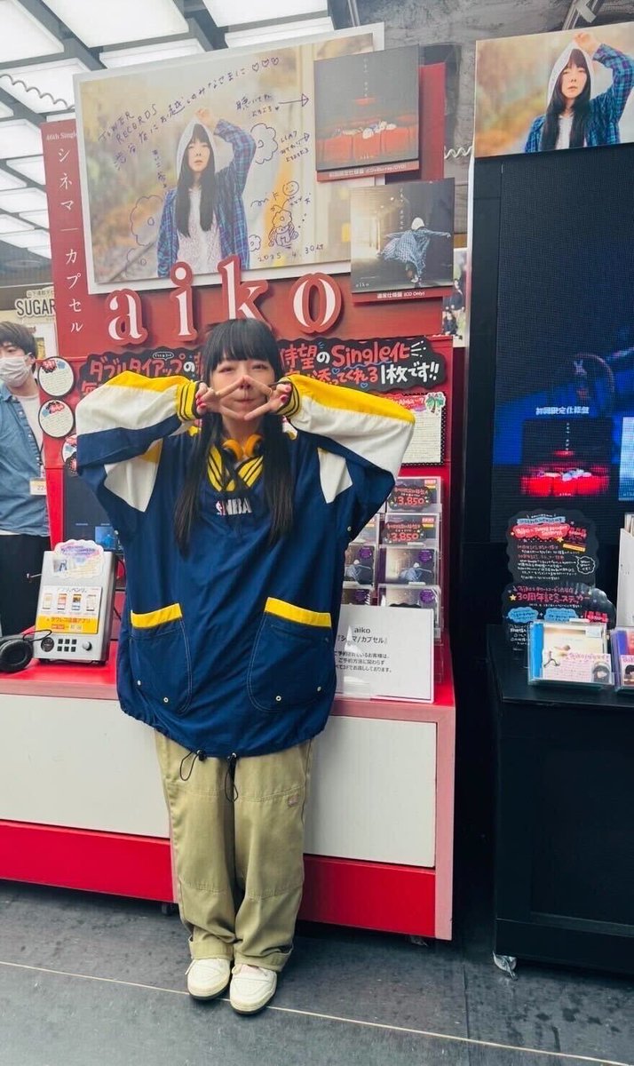 TOWER_Shibuya's tweet image. 【#タワ渋訪店】

New Single『#シネマ/#カプセル』を
リリースされたaikoさんが
昨日ご来店下さいました🪄

お忙しい中、いつも本当に
ありがとうございます☺️🌸♥️

お店にたくさんのメッセージや
可愛いイラストを残して下さったので
みなさま是非見にいらして下さい🫶🏻(mh)

#タワ渋aiko🥔