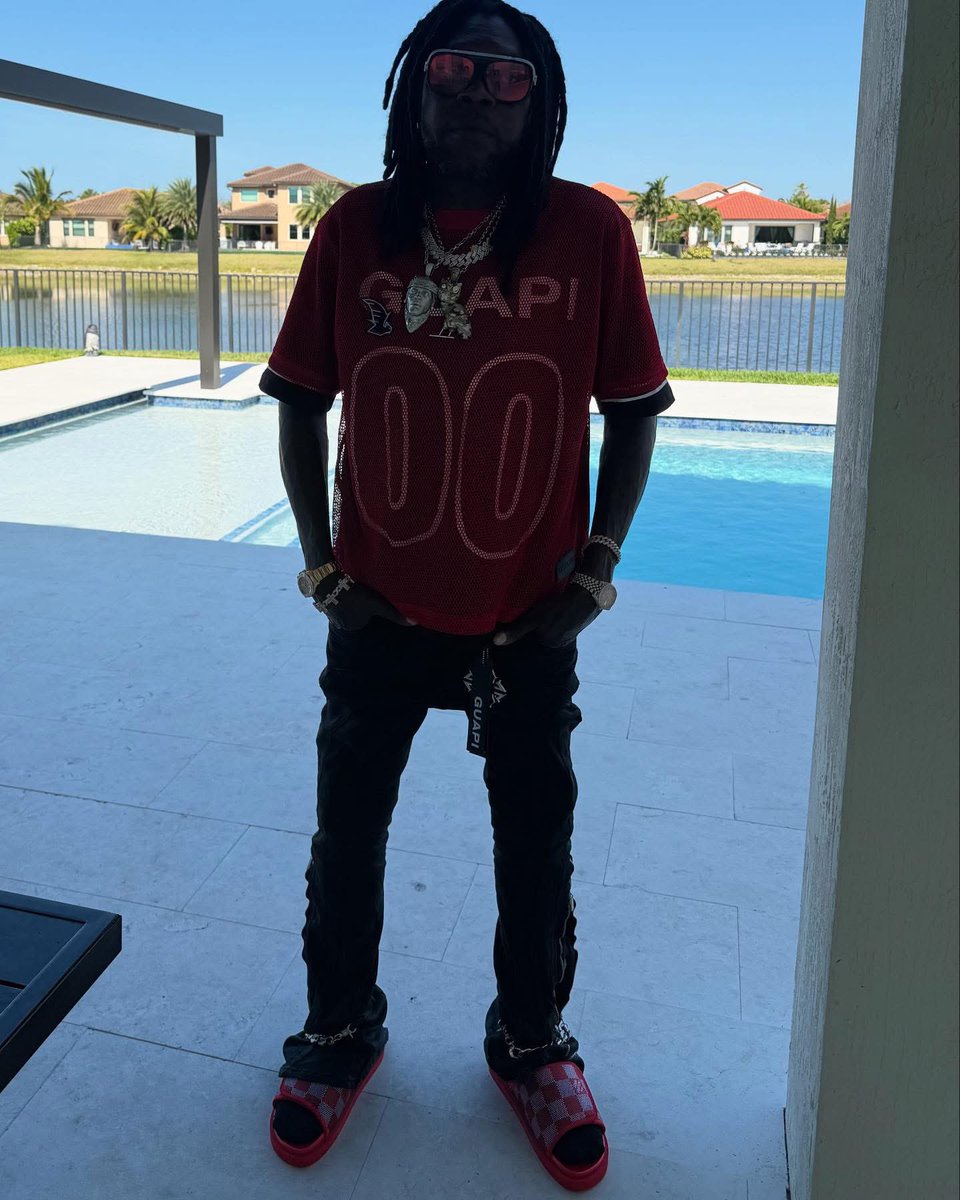SHATTA BIANCA π©πͺ (@shattabianca) on Twitter photo Thank yuh jah mi wake up dis morning
Roll out di herbs before me start yawning
Tun round bus a kiss pon mi dawlin
Tell har seh honey mi ah touch inna di steet <a href="/Vybz_Official/">Vybz Kartel</a> πππ»π―πΆ Thank yuh jah mi wake up dis morning
Roll out di herbs before me start yawning
Tun round bus a kiss pon mi dawlin
Tell har seh honey mi ah touch inna di steet <a href="/Vybz_Official/">Vybz Kartel</a> πππ»π―πΆ