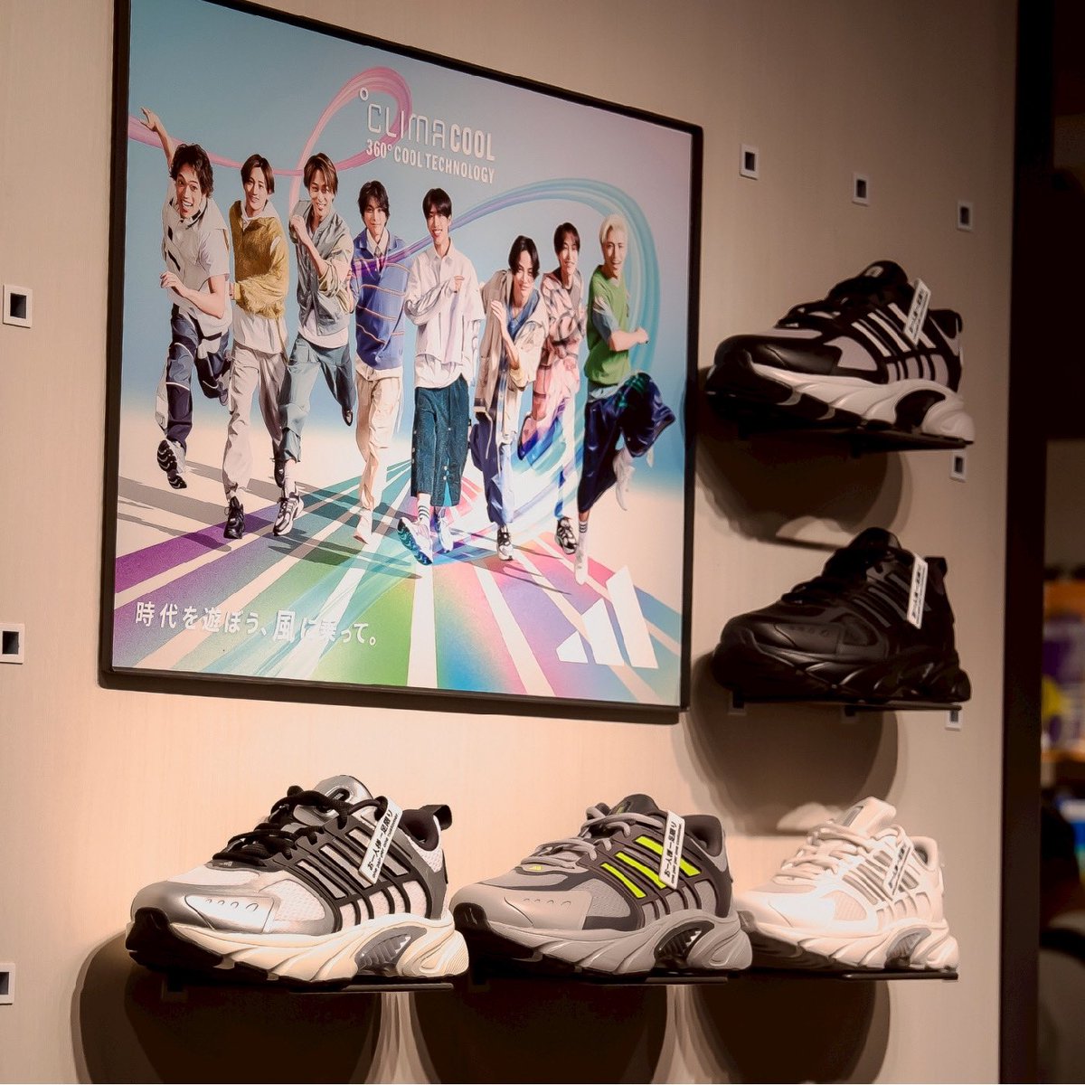 本日からの渋谷屋外限定ポスター掲出を記念して、#timelesz による店舗