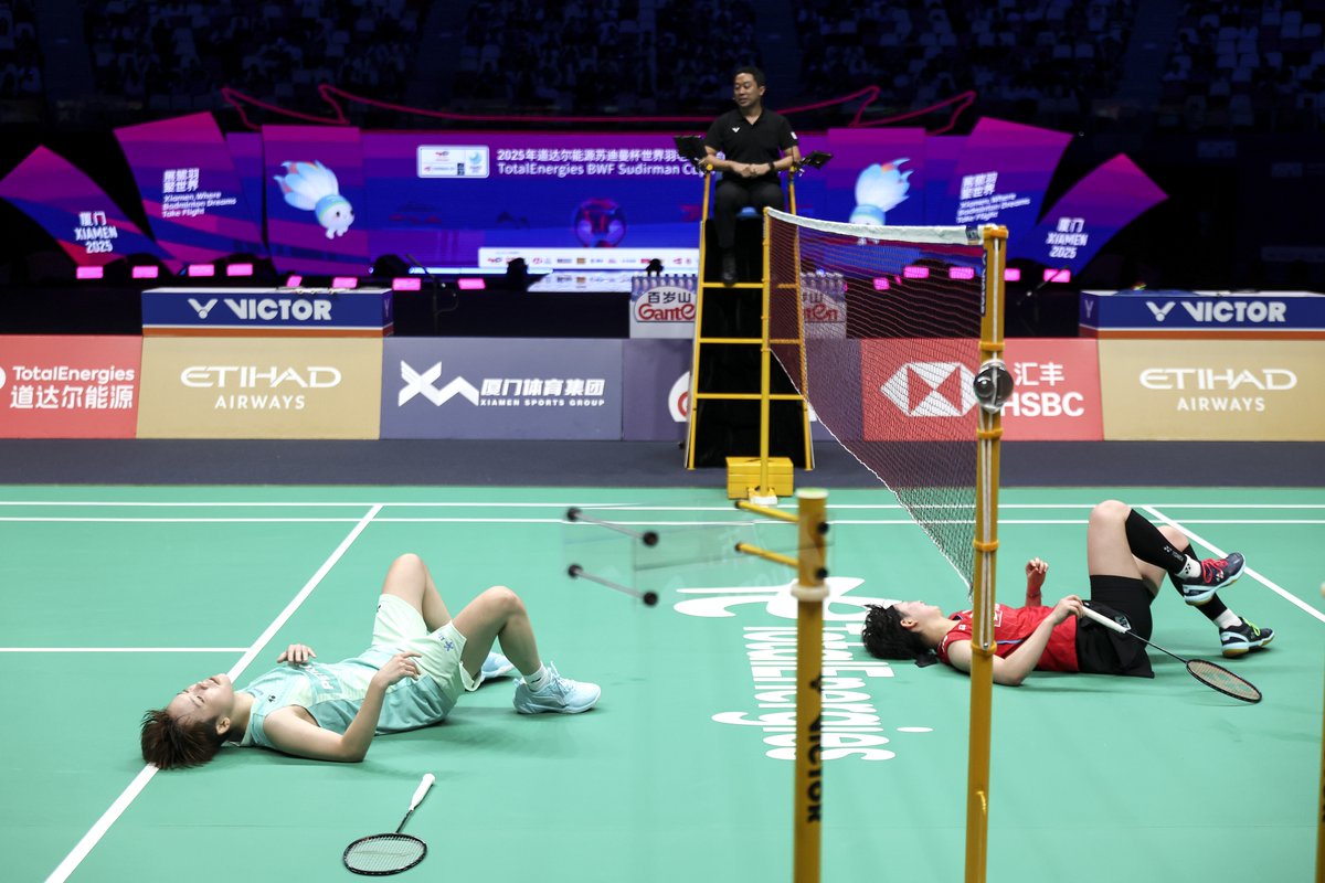 🏸#SudirmanCup2025
🔥 Tomoka Miyazaki pulls one back for Japan🇯🇵

The World No. 8 defeated Malaysia's Goh Jin Wei 🇲🇾 (WR #43) 21-14, 21-17 in their first-ever clash.

🇲🇾 2️⃣-1️⃣ 🇯🇵
The battle HEATS UP! 🔥

#Badminton #SudirmanCupFinals #Xiamen2025 #宮崎友花 #スディルマンカップ2025