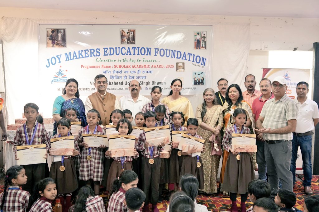 Joymakers Education Foundation gifted 25 insulated water bottles to academic scholars of class 1 to 5 of 2024-25 in MCPS AB SHALIMAR BAGH. 
HoS: Sushma Goyal 
Incharge: Anshu Bala 
CRCC : Suman Kothari 
Udise : 07010405606
District: North West A