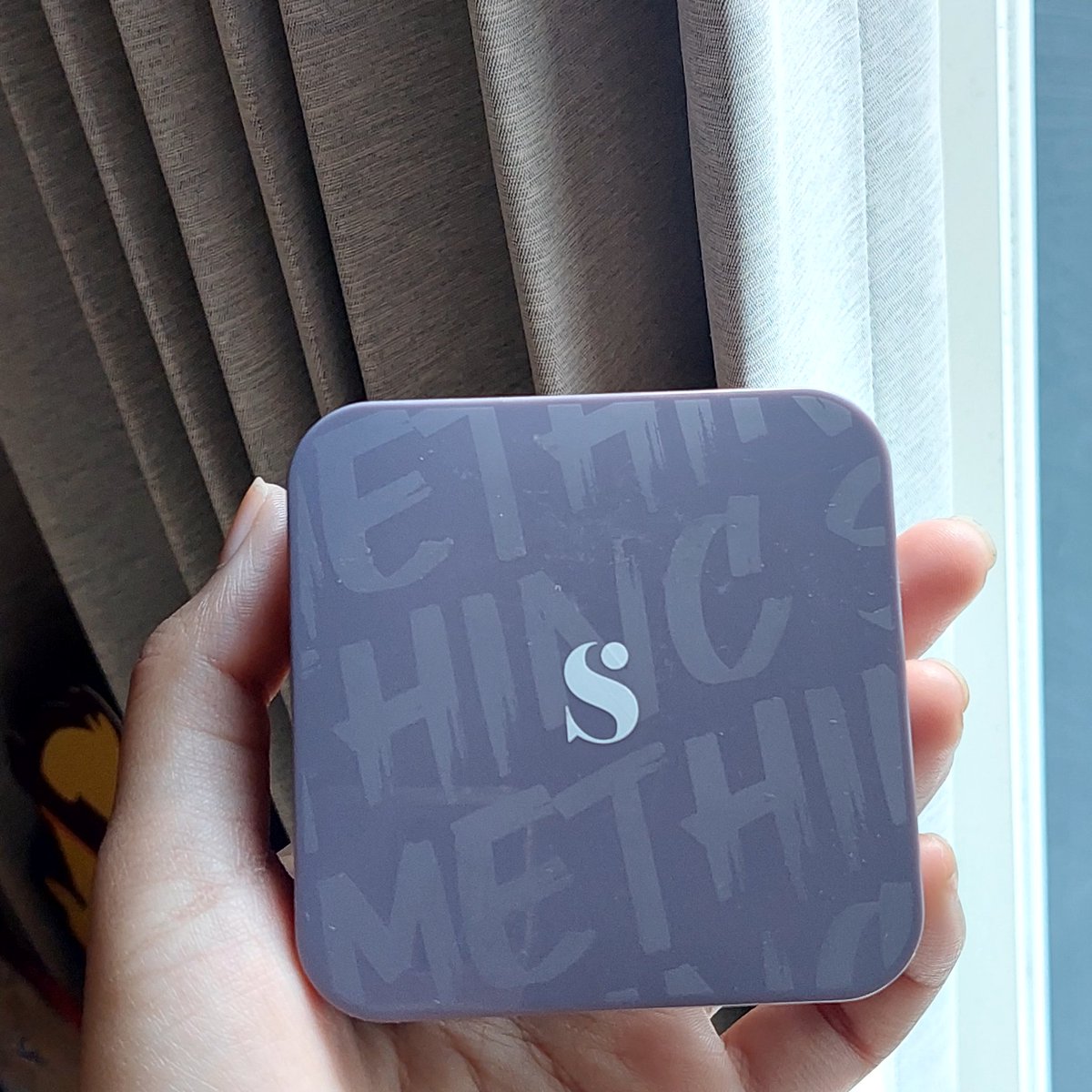 naaabvv_'s tweet photo. ⚠️WTS⚠️ Somethinc copy paste breathable cushion shade GODDESS! Dijual karena kegelapan di akuu. Isi masih 98% dicoba cuma 2x. Beli di watsons dan masih ada boxnya‼️ 145rb aja yuk angkutt😩 #somethinc #wts #sale #cushion #murah https://t.co/Qzra2w87qV