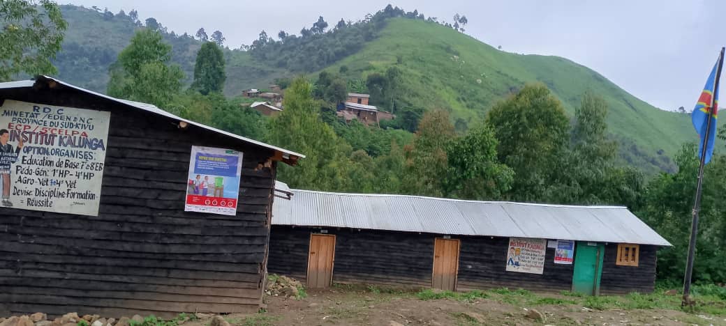 FaithNtako65514's tweet image. #SUD-#KIVU 

Pillage systématique de l'institut #KALUNGA  dans le groupement de #KAMANYOLA territoire de Walungu. Tous les matériels emportés par les #RDFM23 

Deux personnes dont un enfant de 5 ans tuées hier 30 Avril à #CIBIMBI dans #NYANGEZI territoire de #Walungu par #RDFM23.