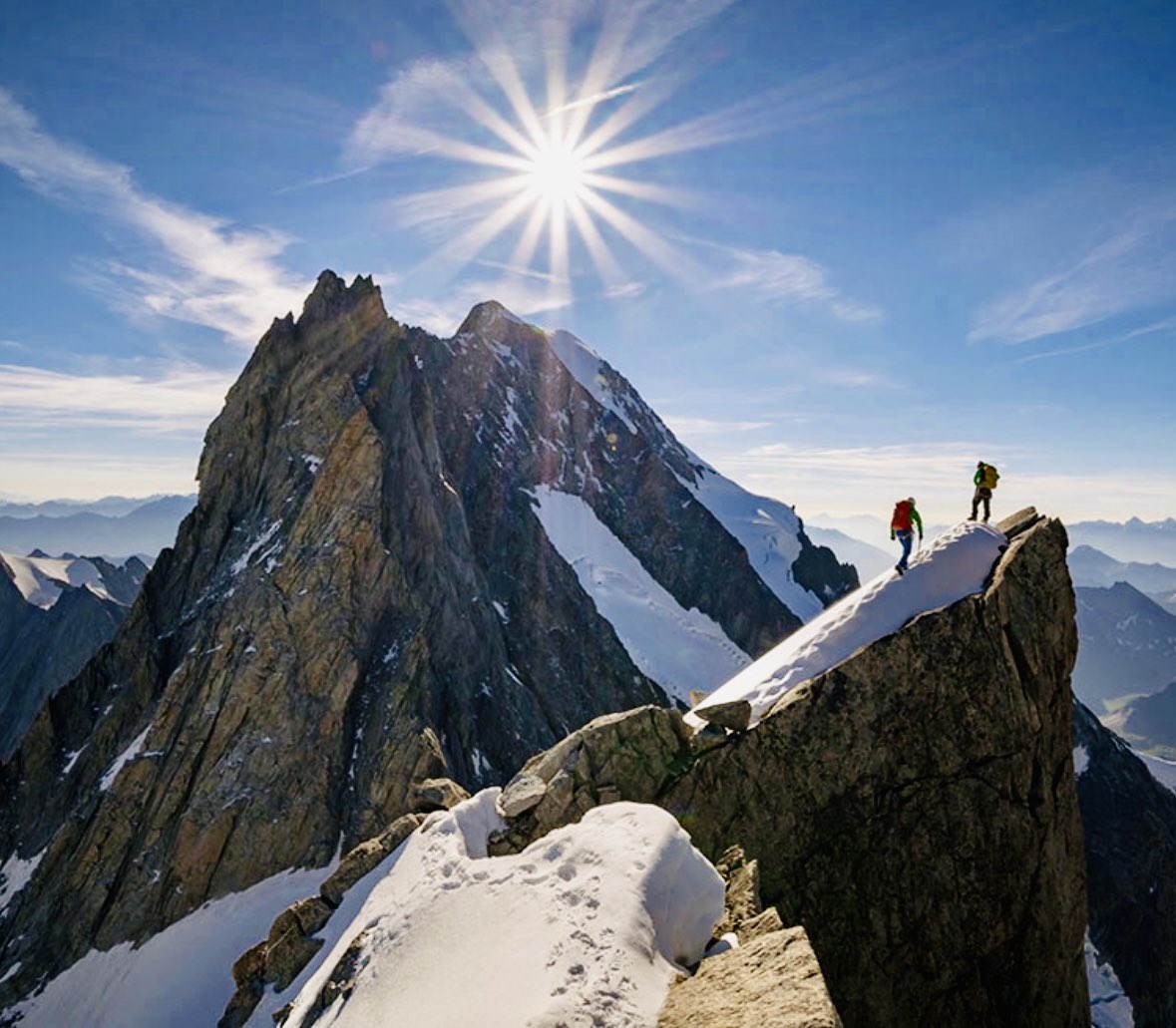 « Ne prêter foi à aucune pensée qui ne soit née au grand air, dans le libre mouvement du corps, à aucune idée où les muscles n'aient été aussi de la fête. Tout préjugé vient des entrailles. Être cul de plomb, je le répète, c’est le vrai péché contre l’esprit. » (Nietzsche)
