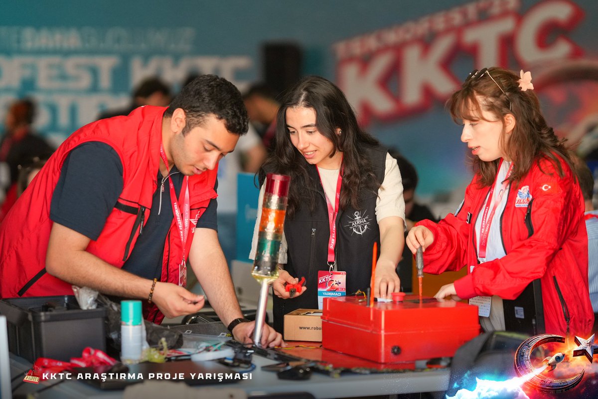 teknofest's tweet photo. Tarım dijitalleşiyor, çevre nefes alıyor, enerji yenileniyor. 🔍

❝#TEKNOFEST KKTC Araştırma Proje Yarışması❞

#TEKNOFEST KKTC 🚀 https://t.co/Uj0Q2F4FsQ