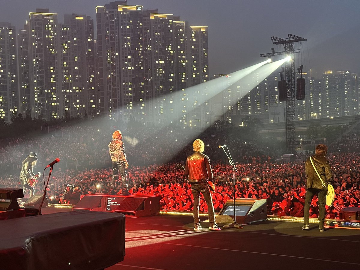 del james tweet media