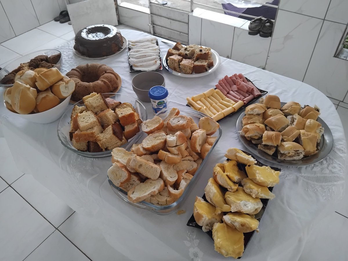 euursinhapanda's tweet photo. Café da manhã em família 🥰😍
Vamos ou bora 😋 https://t.co/FeRVjirzUD
