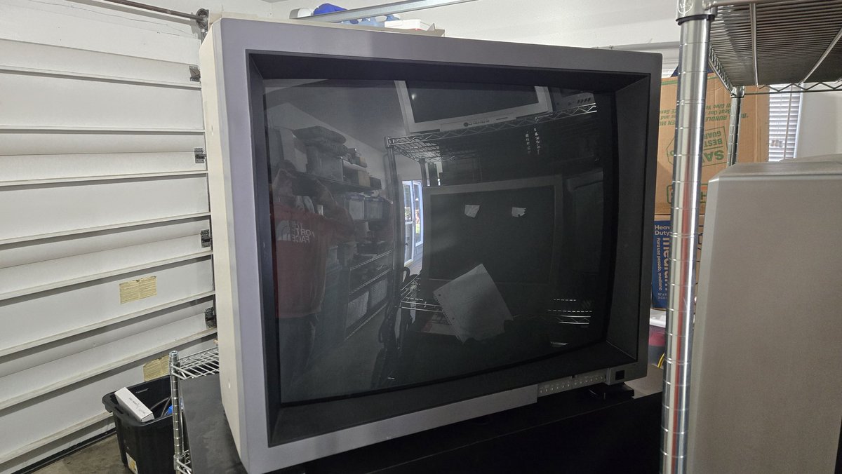 retro_tech_usa tweet media