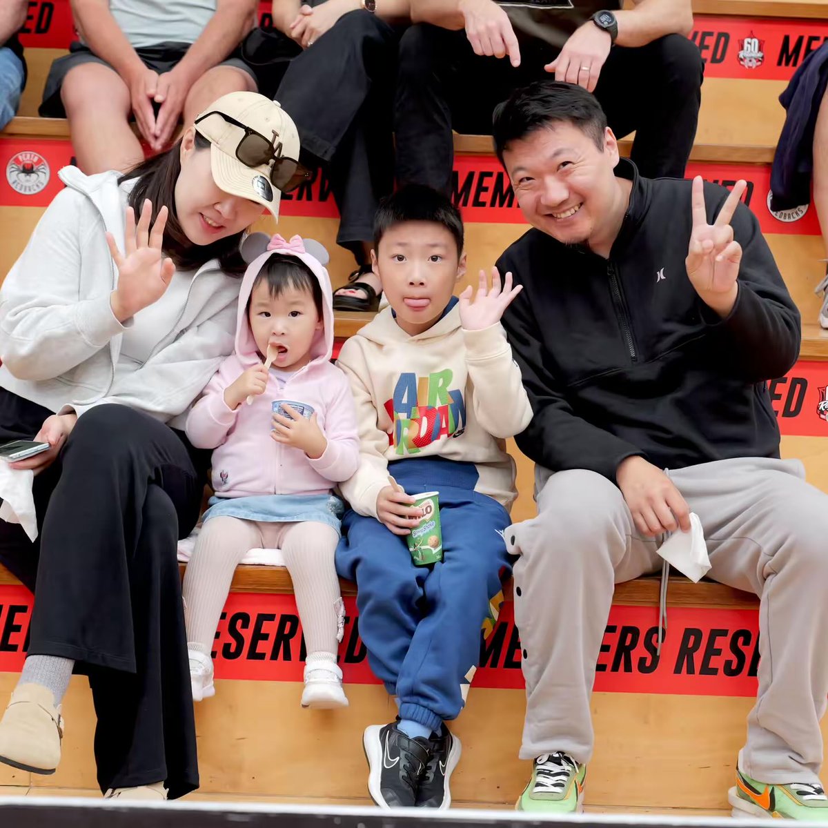 ericpaulgoldie's tweet image. Redbacks Spectators at Belmont Oasis Round 4 #nbl1 #perthlife