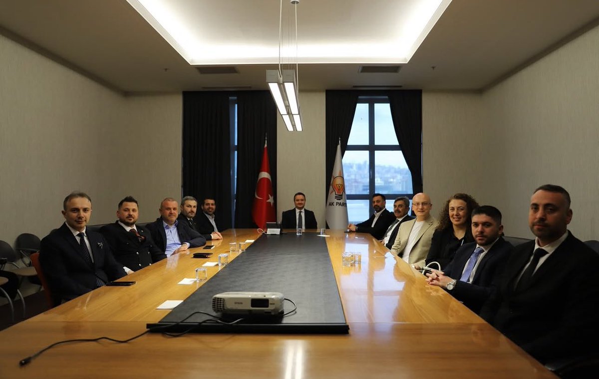 Ak Parti Ordu İl Başkanımız Sn. Selman Altaş ve yönetim kurulu üyesi arkadaşlarımızla, Genel Merkez Sosyal Politikalar Başkan Yardımcımız, kıymetli hemşehrimiz Sn. Samet Özdemir’i ziyaret ettik.
Yeni görevinde başarılar diliyoruz. Nazik misafirperverliği için teşekkür ediyoruz.