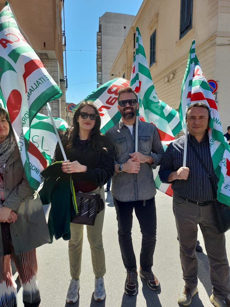 filcabari's tweet photo. Oggi, 1° maggio, la #FilcaCislBari è nelle piazze per celebrare il lavoro e i lavoratori!
Siamo presenti a Gravina in Puglia, Bari e Roma.
A Bari, l’intervento del nostro operatore Giovanni Decarne.
#PrimoMaggio #FilcaCisl #Bari https://t.co/bfN8Dy0LxK