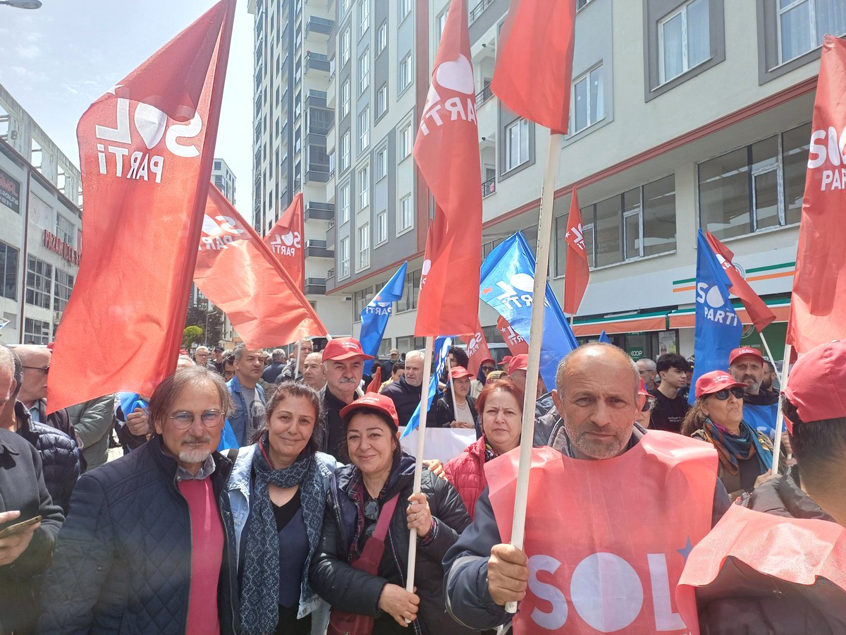 ✊🏻Yaşasın 1 Mayıs! 
⭐Mutlaka biz kazanacağız!
#1MAYIS