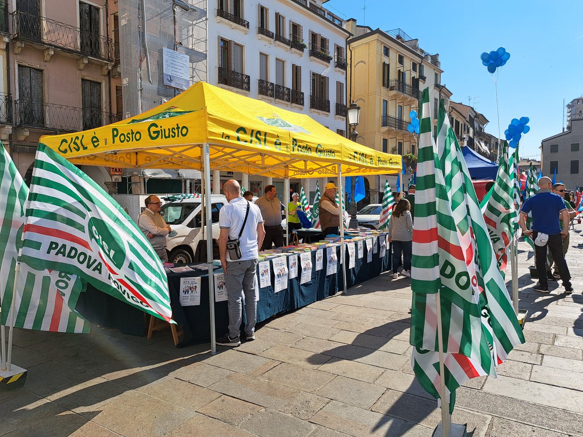 Cisl Padova Rovigo (@cislpdro) on Twitter photo #PrimoMaggio in piazza dei Signori, a Padova. Cgil, Cisl e Uil “Uniti per un lavoro sicuro”. Il segretario <a href="/CislPdRo/">Cisl Padova Rovigo</a> <a href="/SScavazzin/">Samuel Scavazzin</a>: «La chiave per prevenire gli infortuni sul lavoro è la formazione, rivolta non solo ai lavoratori».
#1M2025 #PrimoMaggio in piazza dei Signori, a Padova. Cgil, Cisl e Uil “Uniti per un lavoro sicuro”. Il segretario <a href="/CislPdRo/">Cisl Padova Rovigo</a> <a href="/SScavazzin/">Samuel Scavazzin</a>: «La chiave per prevenire gli infortuni sul lavoro è la formazione, rivolta non solo ai lavoratori».
#1M2025