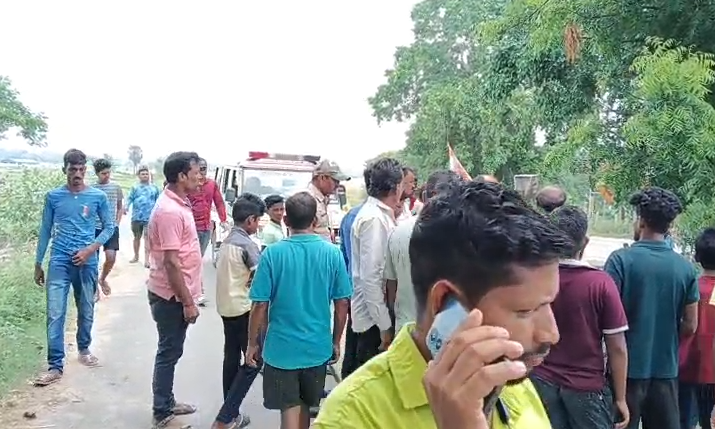ArgusNews_in's tweet photo. #ଯୁବକଙ୍କ_ବେକ_କାଟିଦେଲା_ଦୁର୍ବୃତ୍ତ
କେନ୍ଦ୍ରାପଡ଼ା: ମାର୍ଶାଘାଇ ଥାନା ବଡ଼କୁଳ ଅଞ୍ଚଳରେ ଅଭାବନୀୟ କାଣ୍ଡ 
ବଡ଼କୁଳ ମାଉଣ୍ଟ ନିକଟରେ ଯୁବକଙ୍କ ବେକ କାଟିଦେଲା ଦୁର୍ବୃତ୍ତ
ଗୁରୁତର ଯୁବକ କଟକ ବଡ଼ ମେଡିକାଲରେ ଭର୍ତ୍ତି, ପୋଲିସର ତଦନ୍ତ 
#Kendrapara #Marsaghai #Attack https://t.co/ZD9A9MaSgy