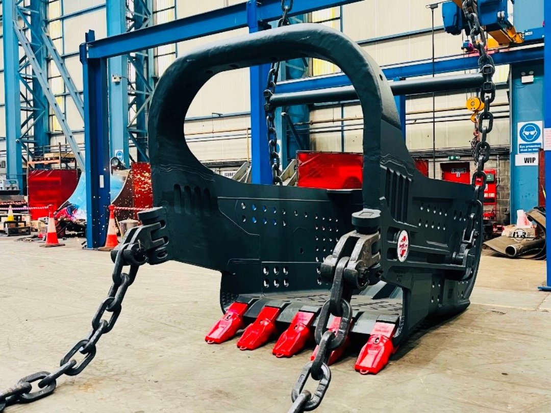 MSTParts's tweet image. Collaboration at its best 🤝
MST teamed up with @itrparts to design & build a custom 7 yd³ Hendrix-style dragline bucket—fitted with ITR UNIK teeth, custom castings & chains.
Tailored solutions. Built for performance.
#CustomProjects #Manufacturing #Collaboration