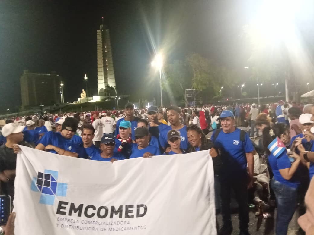 Estamos en la Plaza de la Revolución para celebrar junto a nuestro pueblo el Día Internacional de los Trabajadores. Ratificamos nuestro compromiso con la Revolución #PorCubaJuntosCramos #1mayo #Cuba