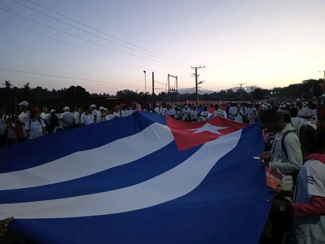La bandera que representa la libertad 🇨🇺#1Mayo 

#PorCubaJuntosCreamos
