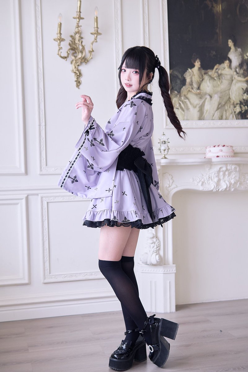 もうすぐ発売スタート！ ブラウス￥4,580 スカート￥3,080 帯￥2,680