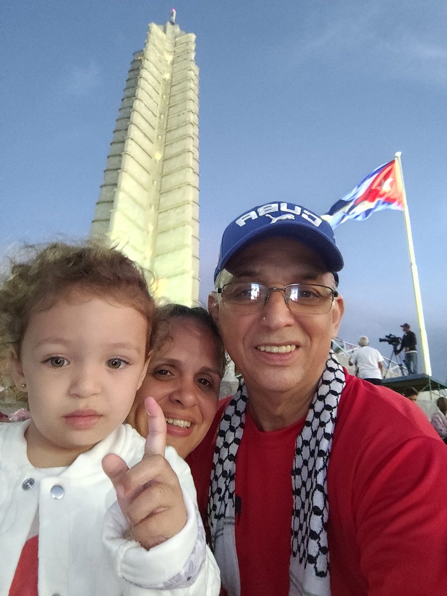 En la Plaza amanece.
#PorCubaJuntoCreamos