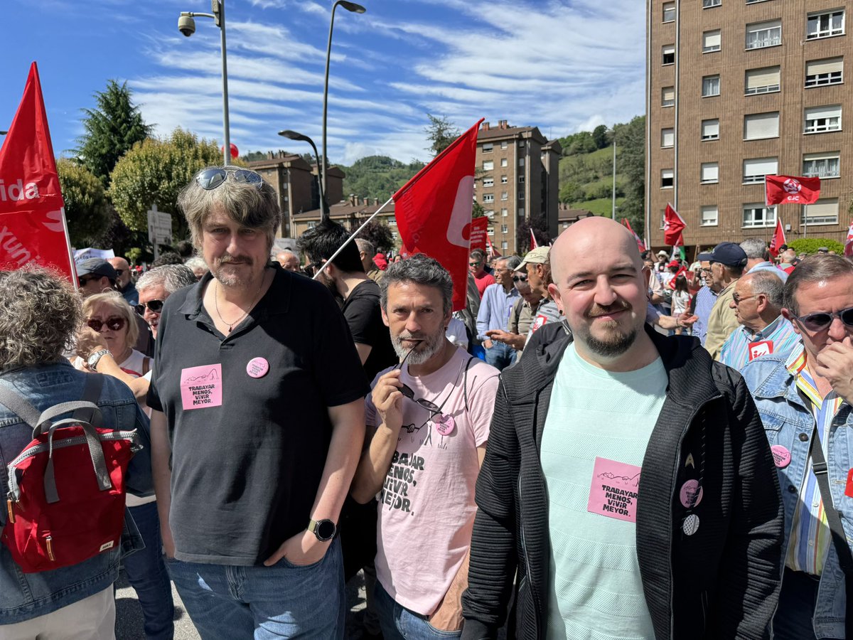 iuasturias's tweet image. Miles de personas salen a la calle en #Mieres. PRIMERU
LA PAZ
soberania, democracia y vida digna. En la calle y en las instituciones: nos jugamos los derechos conquistados, nos jugamos el futuro