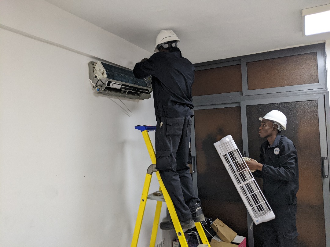 Bonne fête du #travail, #1er_mai, aux personnels de l'#AED, des #IFAD, aux professionnels partenaires de l'AED grâce à qui l'#alternance est rendue possible, ainsi qu'aux diplômés des IFAD devenus professionnels dans leur corps de métier.
#CNP, #GNEBTP, #SAER-Tg, #EUROCHAM, etc.