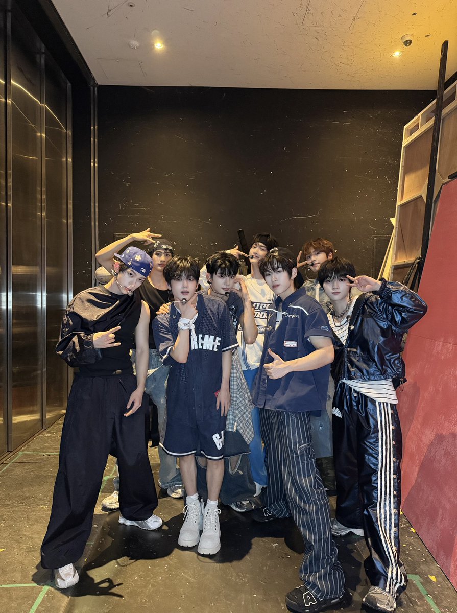 [📷] 

오늘도 이미 우린 답을 갖고 있잖아(•̤̀ᵕ•̤́๑)✧
그건 바로 느낌 좋은 유나이트🤟🏻🤍

#YOUNITE #유나이트 
#YOUNI_T #Rock_Steady
