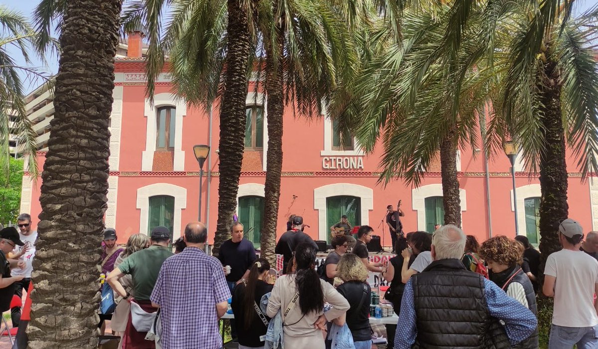 Manifestació a #Girona pels drets de la classe treballadora.
Aquest 1 de maig les comarques gironines sortim al carrer per reivindicar i donar veu a tots els sectors. Salaris, habitatges i jubilacions dignes. Per uns serveis públics de qualitat i de gestió 100% pública!
#1M2025