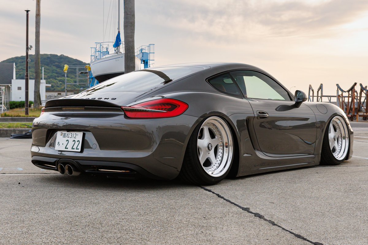 kzs_155's tweet photo. 981cayman × oz futura

ホイールと内装とその他諸々
どうにか間に合った
#wekfest
#wekfest2025
#wekfestで会いましょう https://t.co/dq7Aosbu8V