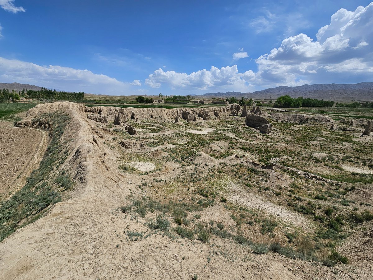 د ګردېز په اتماني کلي کې 
د سیکولرزم پر وړاندې د یو قرن مبارزې د سرلاري ملا عبدالله آخندزاده/ګوډ ملا صاحب د ورکو خاپونو د موندلو په تلاش
نوټ: شهید ملا عبدالله سل کاله وړاندې د ١٣٠٤ د جوزا لومړیو ورځو کې له خپلو ٥٣ ملګرو سره د د دیني غیرت په اتهام اعدام شو.
تقبله الله