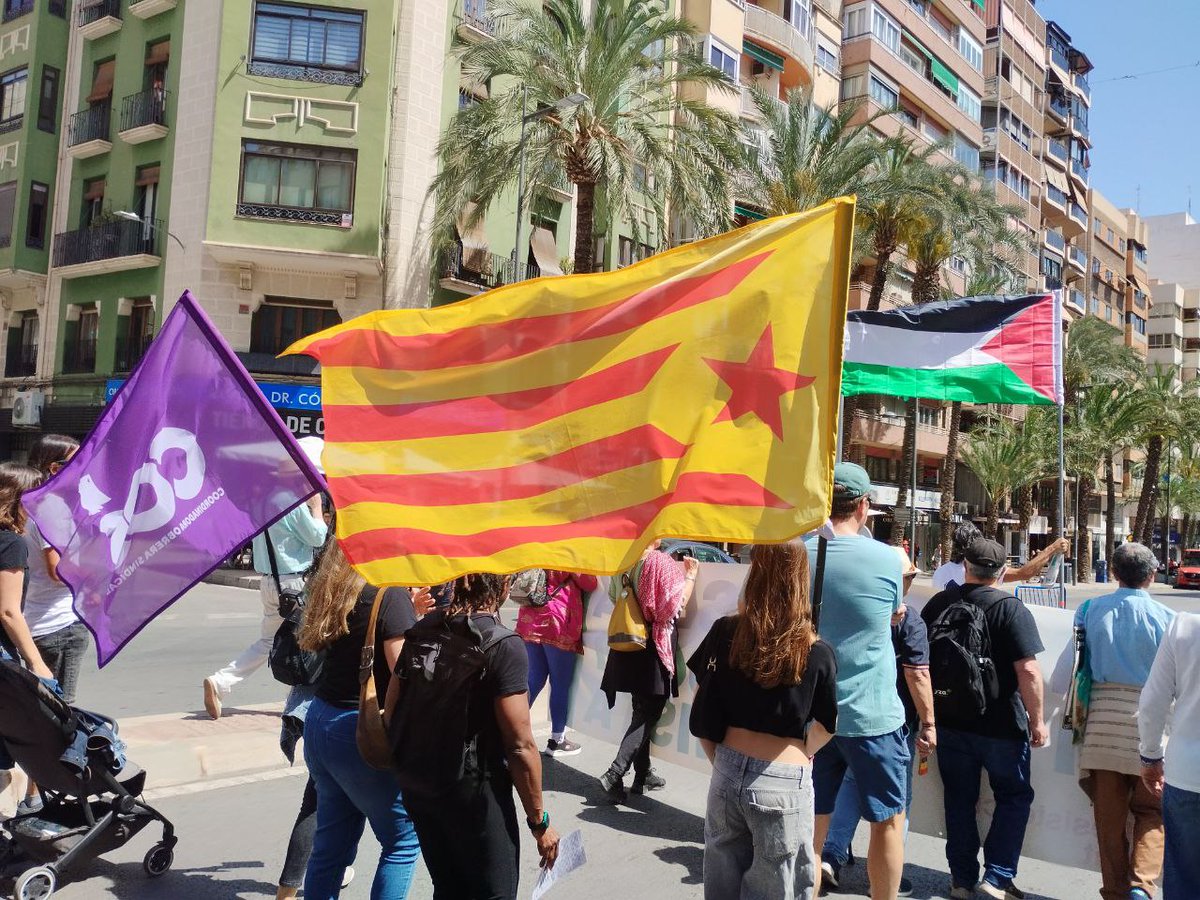 laccent's tweet photo. Més de 5000 persones al 1r de Maig d'Alacant #1Maig #PaïsosCatalans https://t.co/I3SrQoJMTH