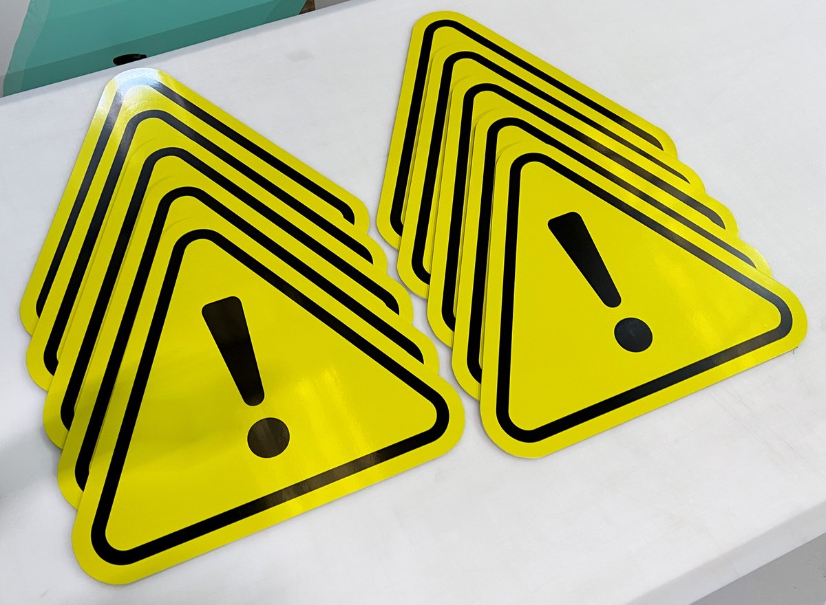 It was a pleasure to kit out our local race track #MalloryPark, with fresh branded race track signage 🏁

✔️Lightweight, durable correx® for track signage - Mallory Park &amp; EMRA boards in branded contrasting colours

✔️ Rigid foamex for Safety Car Boards 🟨 &amp; Caution Signs ⚠️