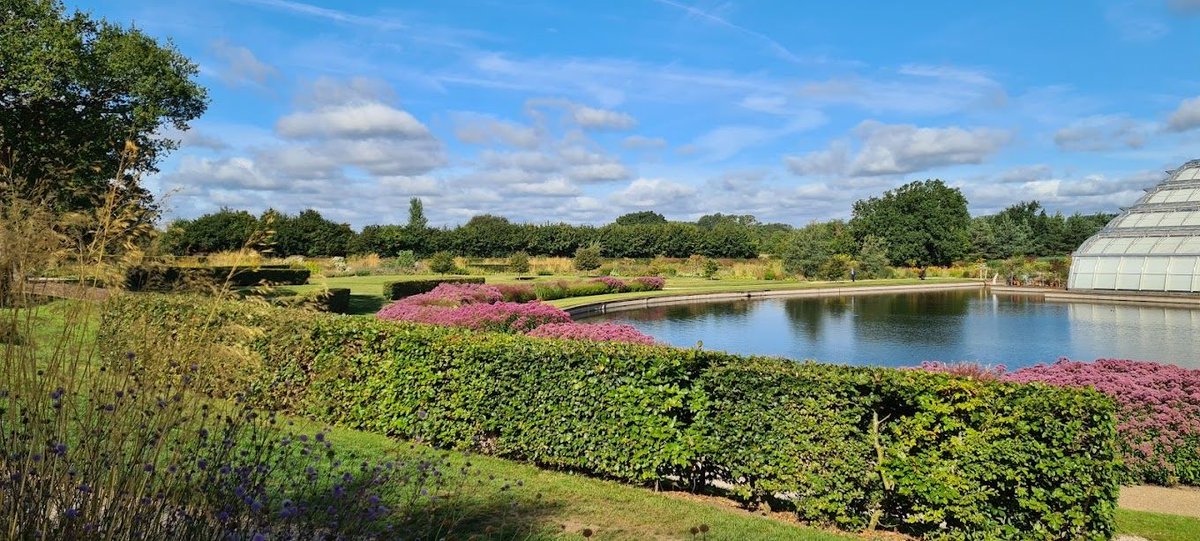 staylets1's tweet photo. #Spring in #Surrey is calling! 🌸
Explore 7 breathtaking #gardens in our week-long itinerary, from #HamptonCourtPalace to #TheSculpturePark 🌿
Stay in style at #StayLets #Egham – the perfect #springescape!
Read our #blog https://t.co/xM9dgSgpsU
#SpringBreak #TravelUK https://t.co/3sjtk3xWd8