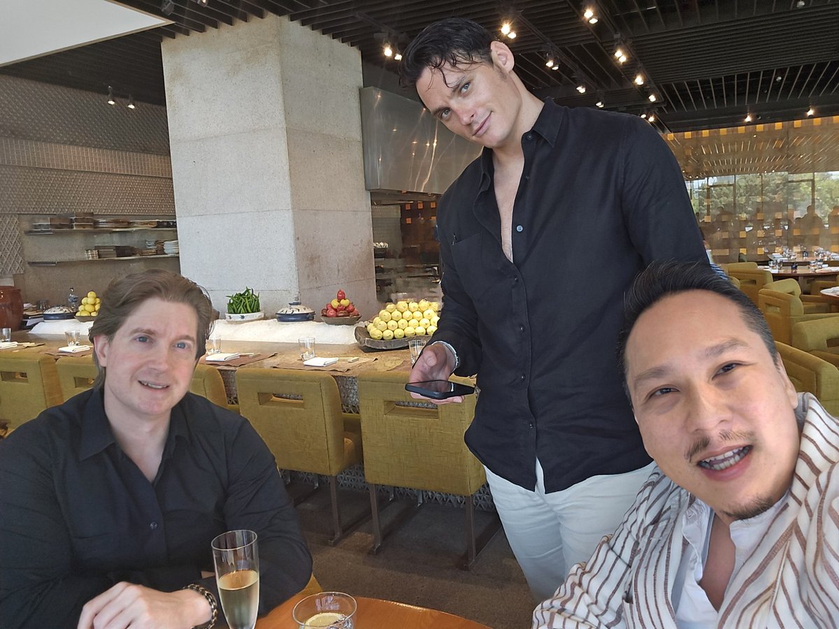 Early lunch before another fantastic day in Dubai #showmethemoney #🤗