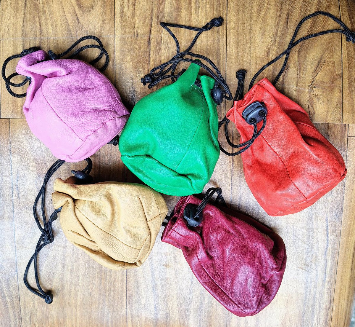 Paulwalterusa's tweet image. 👉🏻 paulwalter.com 👈🏻
.
.
.
#DiscountDeal
#DrawstringPouch
#DrawstringPouches
#PouchSale
#CutePouch
#JewelryPouch
#GiftPouch
#HandmadePouch
#OrganizeInStyle #paulwalterproducts #LeatherLovers #leatheraccessories #paulwalter #sale2025 #LeatherGoods