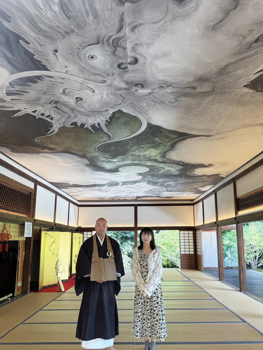 yangcongxi's tweet photo. 西来院|京都建仁寺塔頭
約750年前、四川の禅師蘭渓道隆は宋から日本へ、本番の禅を広めた
750年後の今、西来院の茶席で宗碩住職と中国茶を飲みながら話した
素敵なご縁に感謝します🍵🫖

ちなみに西来院は7月まで中国茶体験をやってますよ〜

#西来院 #建仁寺 #中国茶 #中国茶会 https://t.co/hPYrV2jtWr