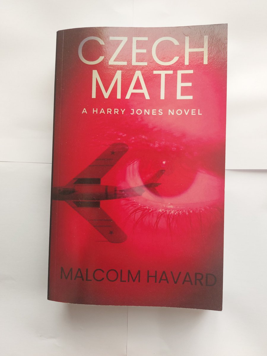 Const011's tweet image. ****Please re-post****
Good afternoon please find attached pictures of some of the signed books that we currently have for sale. I will try and post different books every day