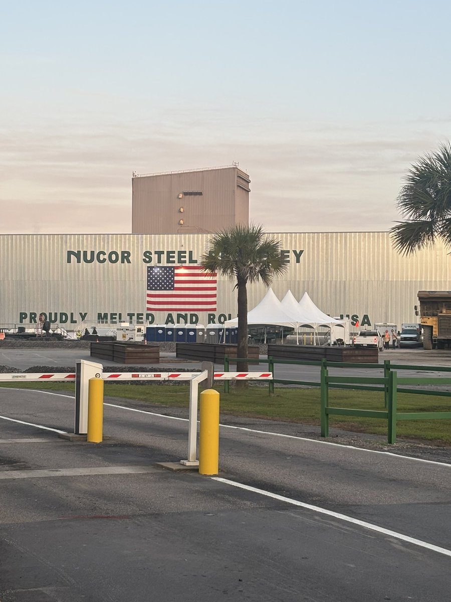 We’re seeing the sun rise over the Nucor Steel Berkeley plant this morning! That’s where Vice President JD Vance is supposed to make a visit today.  

We’ll have more coverage on-air and on-line and you can see the details here! 

live5news.com/2025/05/01/vic…