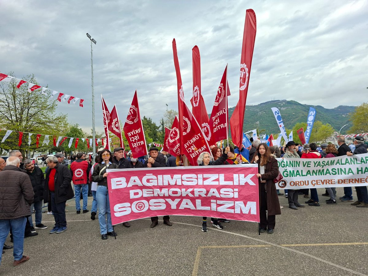 Bu memleket bizim!

Emeğin, özgürlüğün ve geleceğin yolunda omuz omuza yürüyoruz. Farklı yerlerden, farklı renklerden ama aynı dirençle geliyoruz! #1MAYIS
