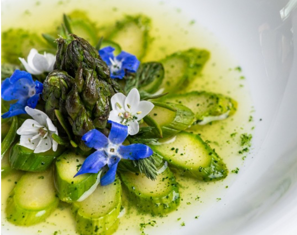 Spargel a la Haute Cuisine
Sternekoch zaubert mit Kräutern aus der Provence
Mehr unter reisenundgolfen.de/?set=pages&p=k…
#spargel #terreblanche #provence #kulinarik #genuss #restaurant #essen #food #regional #lecker #genie #austria #foodporn #wein #gourmet #gastronomie #urlaub