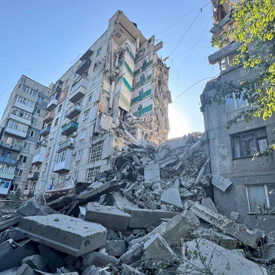 russia is pure evil, and such evil should not exist in this world.

Myrnohrad, after the night attack - people buried under rubble, innocent lives taken.