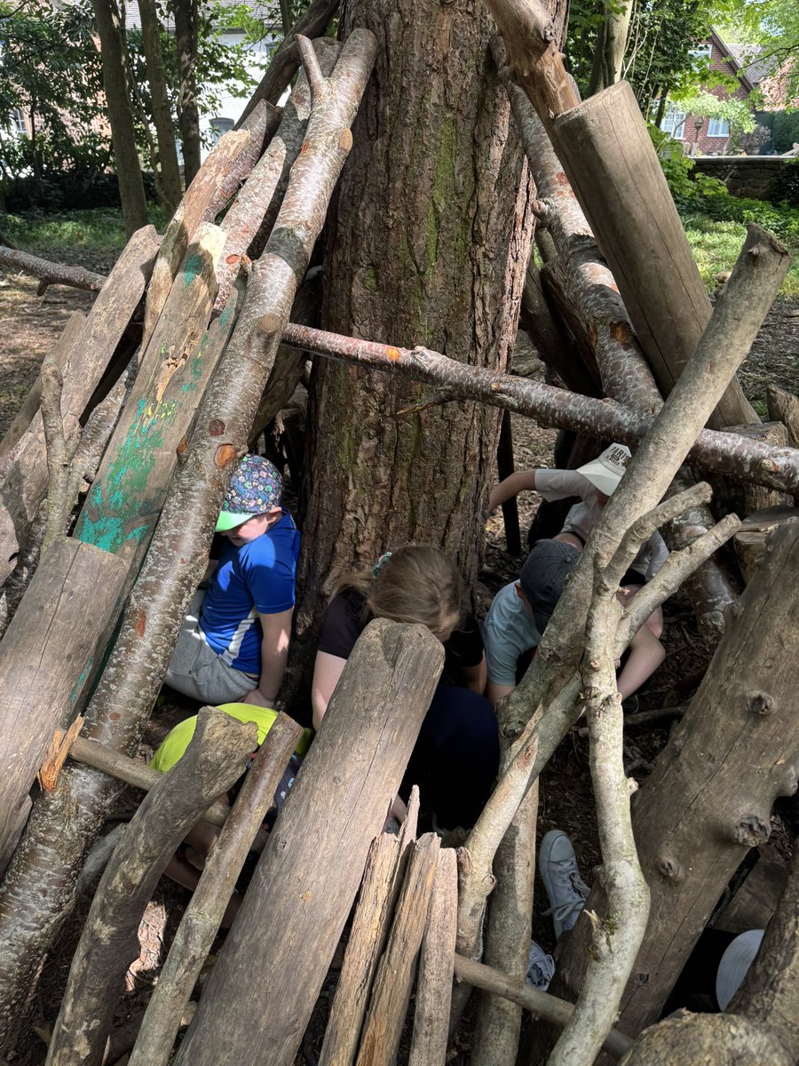 Group 3 den building #SurvivalSkills #Condover25