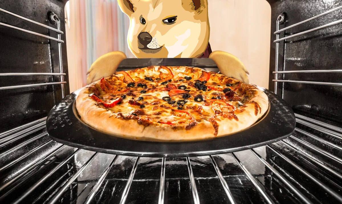 neiro's tweet image. Keep your friends close and your pizza closer