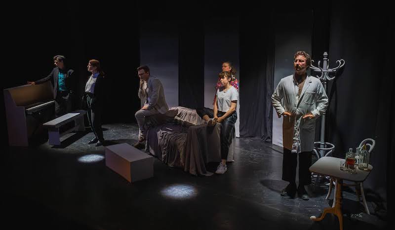AllEdinburghTheatre (@alledintheatre) on Twitter photo REVIEW: <a href="/TheGrads/">EGTG</a> take on Nick Payne's INCOGNITO at <a href="/AssemblyRoxy/">Assembly Roxy</a>:
alledinburghtheatre.com/incognito-egtg…
"★★★★☆ Earnest" says <a href="/MaharRebecca/">Rebecca Mahar</a> "A production packed with lightning-fast transitions and versatile performances." REVIEW: <a href="/TheGrads/">EGTG</a> take on Nick Payne's INCOGNITO at <a href="/AssemblyRoxy/">Assembly Roxy</a>:
alledinburghtheatre.com/incognito-egtg…
"★★★★☆ Earnest" says <a href="/MaharRebecca/">Rebecca Mahar</a> "A production packed with lightning-fast transitions and versatile performances."