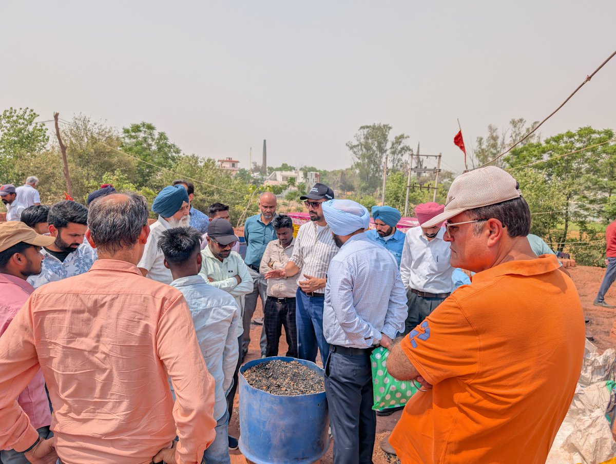 PSCST_GoP's tweet photo. @PSCST_GoP & @PPCBofficial launched an #UpskillingTraining program for #brick kiln workers in Amritsar & Gurdaspur to cut black smoke emissions & promote #PaddyStraw pellets for cleaner air & #sustainability
@IndiaDST @moefcc @PbGovtIndia @Cspunjab
#AirPollution #ClimateChange https://t.co/1yZuZGYQTn
